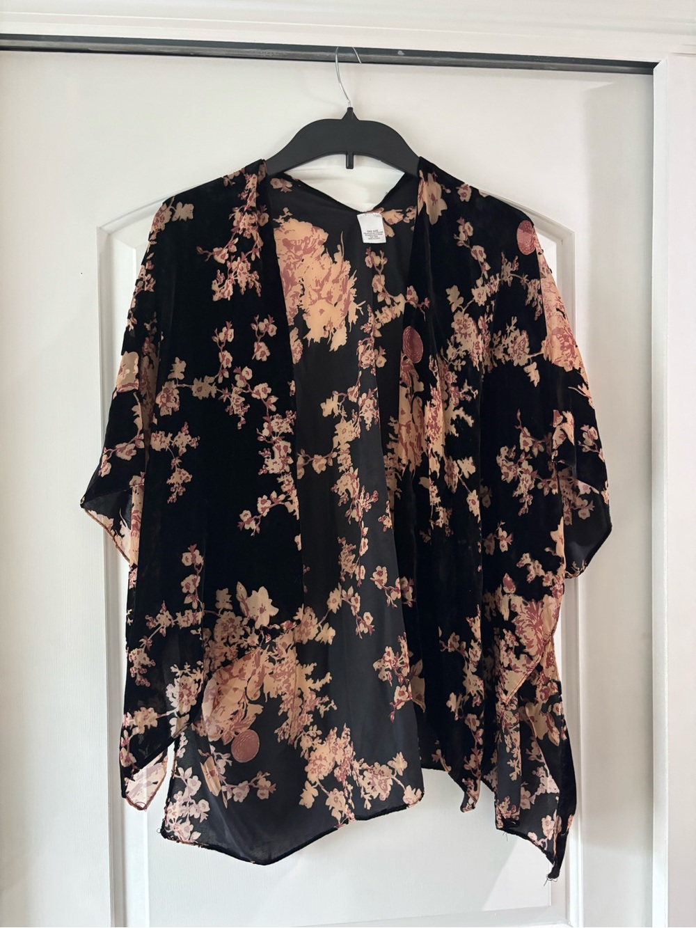 Francesca's Collections Black Kimono Tunic with Pink Floral Print